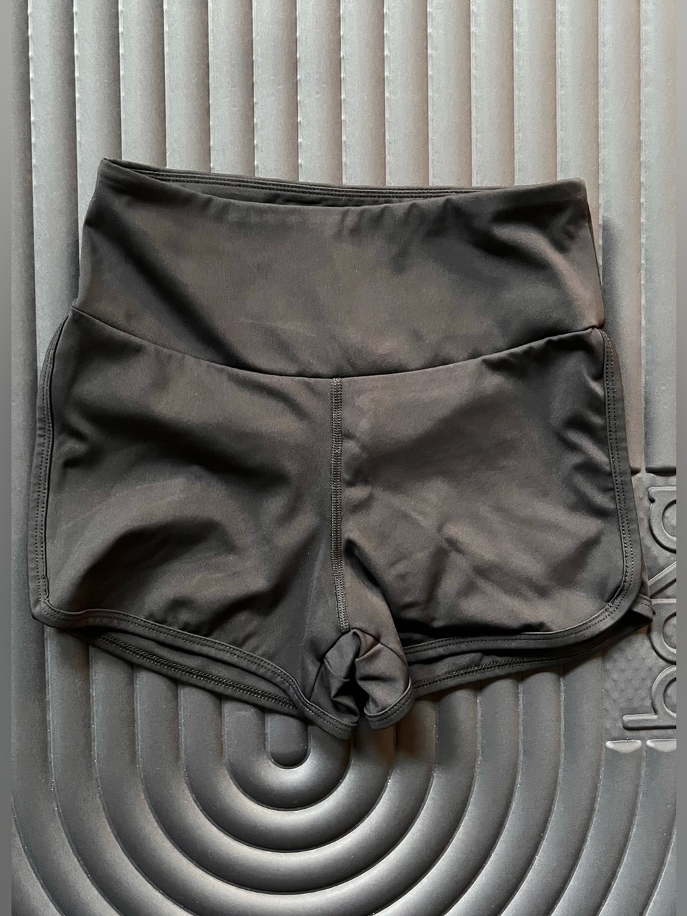 Forever 21 Black High-Waist Athletic yoga shorts sz XS